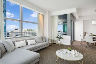 1391 FL-5 in Miami, FL - Building Photo - Building Photo