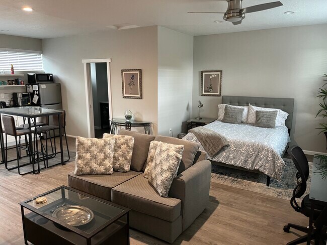 241 E 36th St, Unit Studio in Garden City, ID - Building Photo - Building Photo