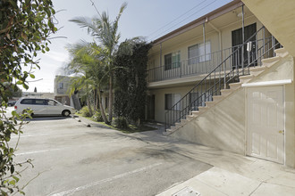 Orange Manor Apartments in Long Beach, CA - Building Photo - Building Photo