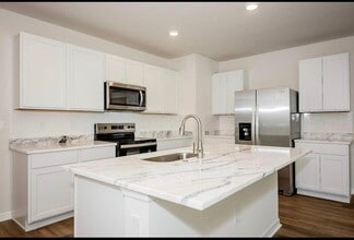 7913 Majestic Palms Ct in Venice, FL - Foto de edificio - Building Photo