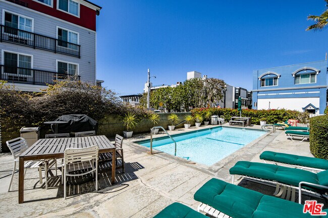 22 Navy St-Unit -203 in Los Angeles, CA - Building Photo - Building Photo