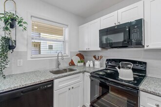 The Avenue at 3060 in Atlanta, GA - Foto de edificio - Building Photo