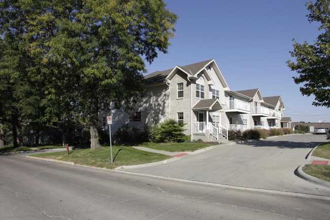 Sophies Place Apartments in Omaha, NE - Foto de edificio - Building Photo