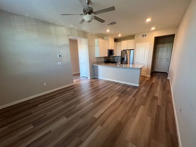 4091 Liverpool St in West Sacramento, CA - Foto de edificio - Building Photo