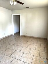 1913 Elkins Ave in Killeen, TX - Foto de edificio - Building Photo