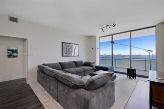 7901 Hispanola Ave in North Bay Village, FL - Foto de edificio - Building Photo