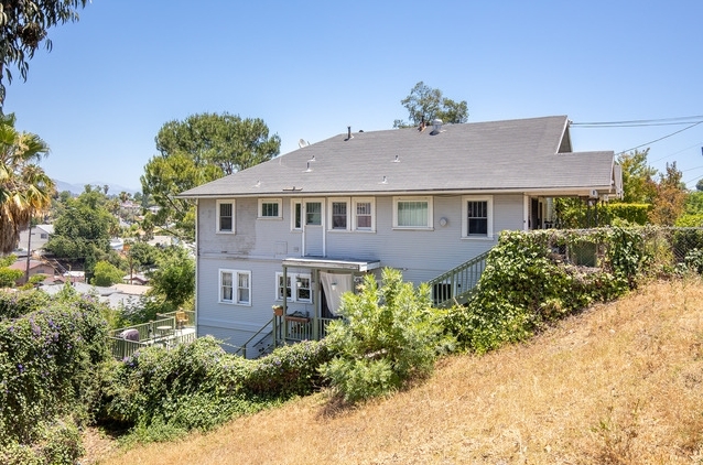 840-842 1/2 Terrace 49 in Los Angeles, CA - Building Photo