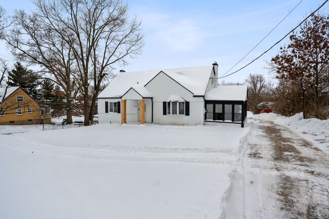 8492 Cheviot Rd in Groesbeck, OH - Building Photo - Building Photo