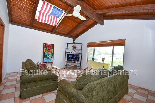 1334 Sevilla St in Camarillo, CA - Building Photo - Building Photo