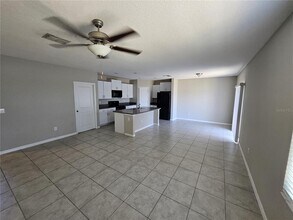 7511 Samuel Ivy Dr in Tampa, FL - Building Photo - Building Photo