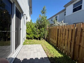 145 SW 184th Ave in Pembroke Pines, FL - Building Photo - Building Photo