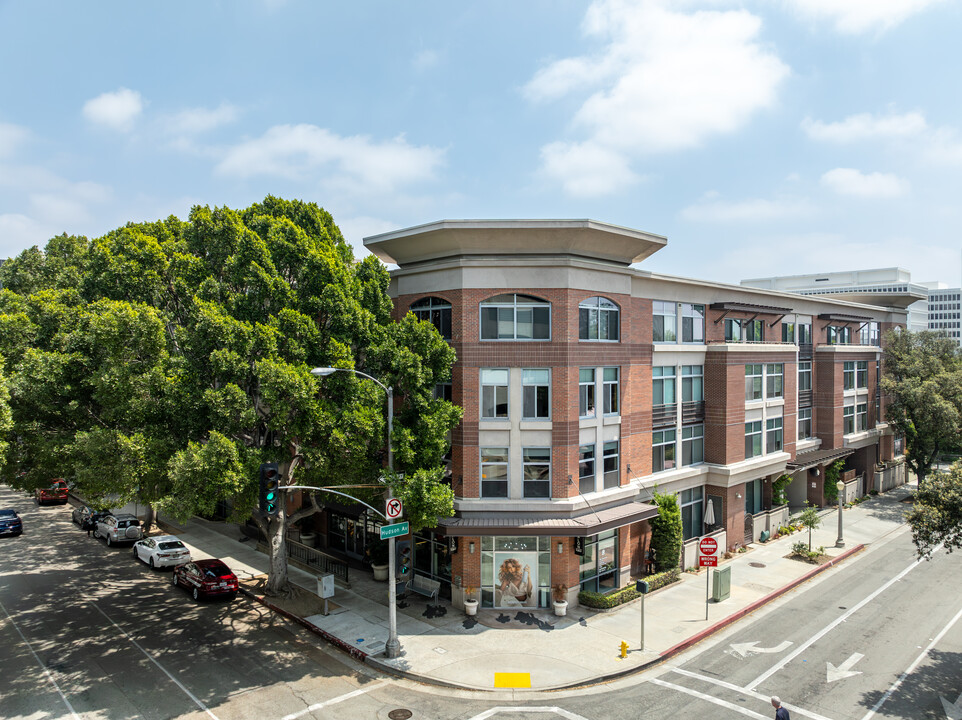 Prado on Lake Avenue in Pasadena, CA - Building Photo