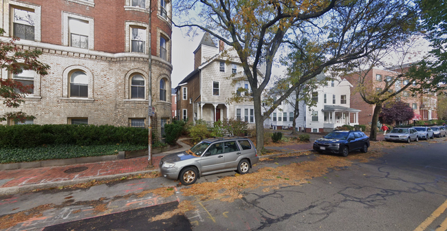 381 Harvard St, Unit 1 in Cambridge, MA - Foto de edificio - Building Photo