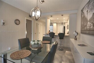 470 Paradise Isle Blvd, Unit 107 in Hallandale Beach, FL - Building Photo - Building Photo