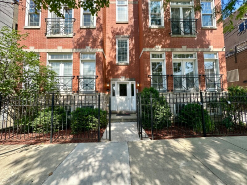 1617 N Hermitage Ave in Chicago, IL - Building Photo
