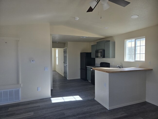 1484 Tonto Dr in Bullhead City, AZ - Building Photo - Building Photo