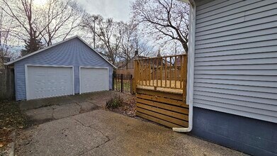 1310 Waverly Ave in Grand Haven, MI - Foto de edificio - Building Photo