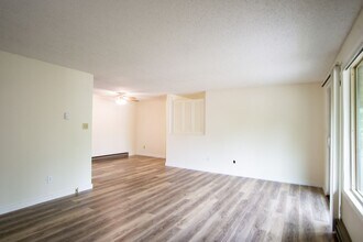 9134 SW Becker Dr in Portland, OR - Building Photo - Building Photo