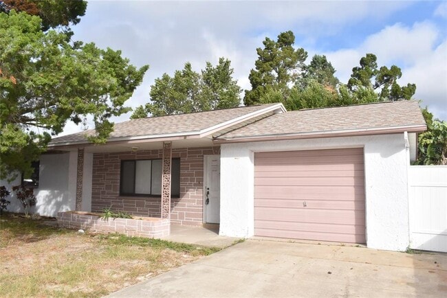 7615 Karen Dr in Port Richey, FL - Building Photo - Building Photo