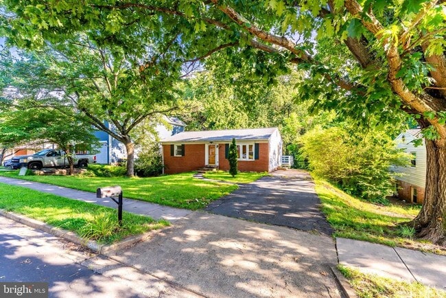 13805 Fulmer Dr in Chantilly, VA - Building Photo - Building Photo