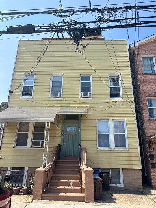 333 Sip Ave in Jersey City, NJ - Building Photo