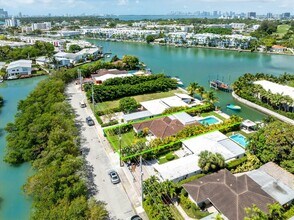 7610 Bayside Ln in Miami Beach, FL - Building Photo - Building Photo