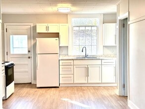 40 Pond St, Unit 2 in Bangor, ME - Foto de edificio - Building Photo