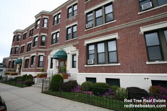 7 Barrows St, Unit B in Boston, MA - Foto de edificio - Building Photo