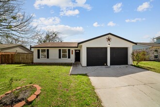 110 Lorie St in Alvarado, TX - Building Photo - Building Photo