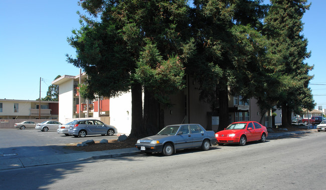 Watsonville Royal Apartments in Watsonville, CA - Building Photo - Building Photo