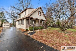 21 Heathcote Brook Rd in Kingston, NJ - Building Photo