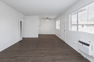 Orange Plaza in Orange, CA - Building Photo - Interior Photo