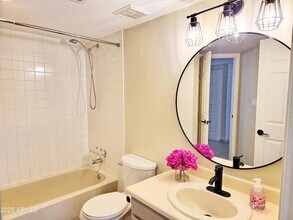10080 E Mountainview Lake Dr, Unit 106 in Scottsdale, AZ - Building Photo - Building Photo