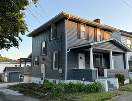 148 E Elm St in Waynesburg, PA - Building Photo