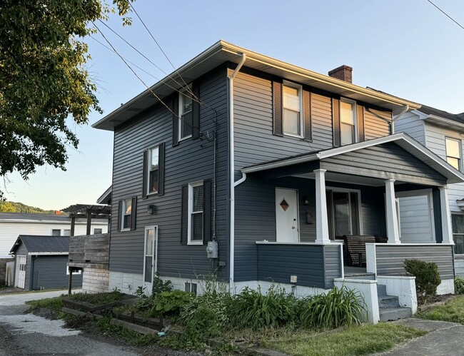 property at 148 E Elm St