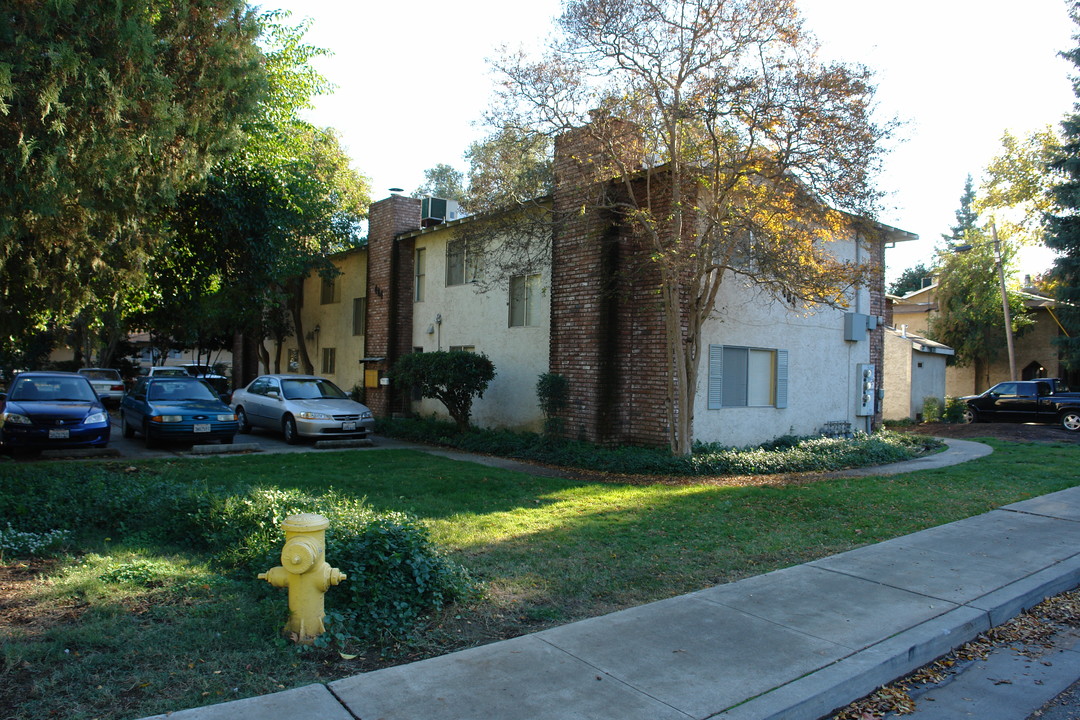 404 Hickory St in Chico, CA - Foto de edificio