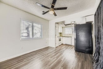 1199 S Troy St in Aurora, CO - Foto de edificio - Building Photo