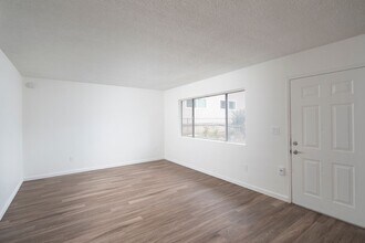 1230 S Upas St in Escondido, CA - Building Photo - Building Photo