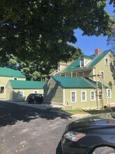 14 Exeter Rd in Newmarket, NH - Building Photo - Building Photo