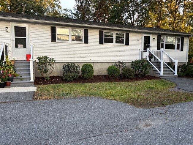1109 S Main St in Bellingham, MA - Building Photo - Building Photo