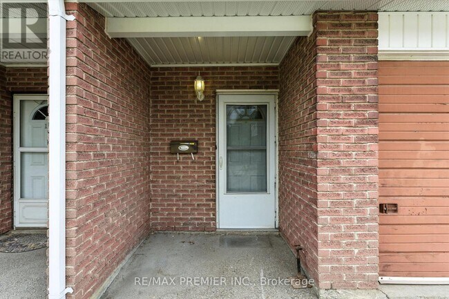 164E Henry St in Brantford, ON - Building Photo - Building Photo
