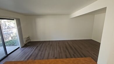 199 Springview in Irvine, CA - Building Photo - Building Photo