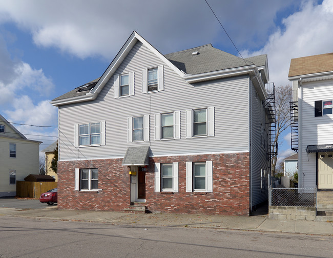 130 Park St in Pawtucket, RI - Foto de edificio - Building Photo