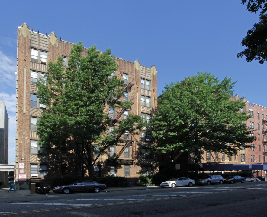 2300 Ocean Ave in Brooklyn, NY - Foto de edificio