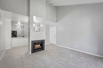 2730 Oak Rd in Walnut Creek, CA - Foto de edificio - Building Photo
