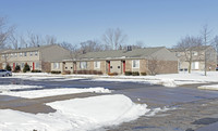 Oxford Square Townhomes in Clinton Township, MI - Building Photo - Building Photo