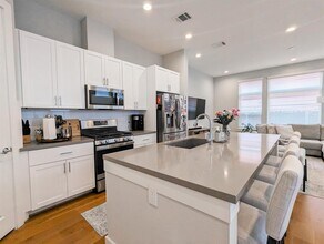 2204 Beall St in Houston, TX - Building Photo - Building Photo