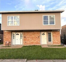 7021 Yorktown Dr in New Orleans, LA - Building Photo