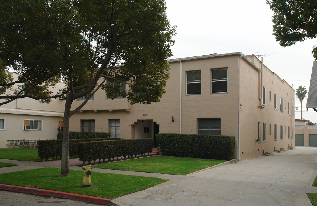 200 E Lomita Ave in Glendale, CA - Building Photo