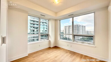30 Elm Dr W in Mississauga, ON - Building Photo - Building Photo